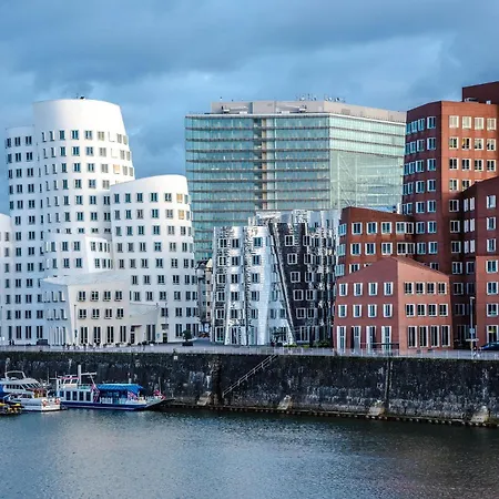 Modernes Im Stadtzentrum * Dusseldorf